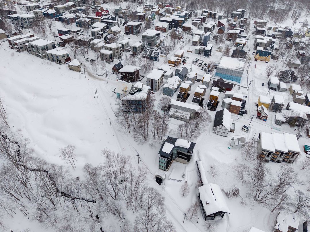 610 sqm Niseko Hirafu Corner Lot Development Land for Sale - Thumbnail 2