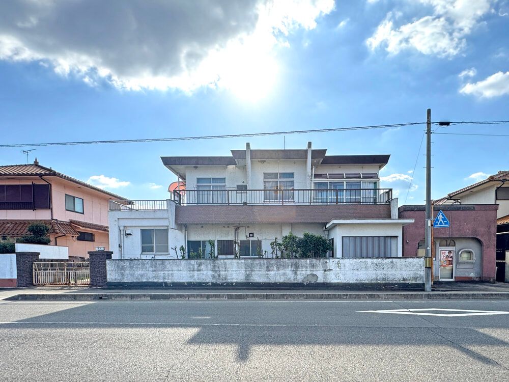 Spacious 6LDK House for Sale in Utsumi-cho, Fukuyama, Hiroshima - Thumbnail 2