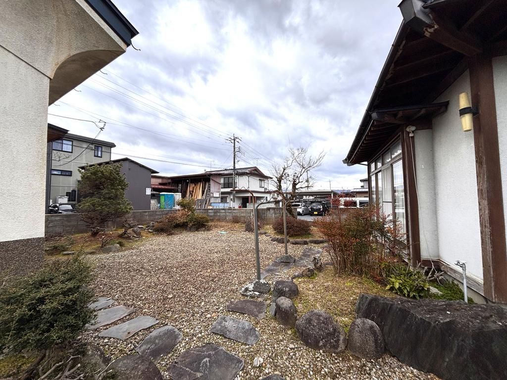 130 Tsubo Corner Land Plot in Yamagata City with Old House - Thumbnail 3
