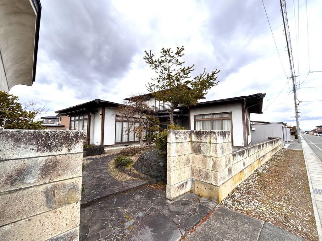 130 Tsubo Corner Land Plot in Yamagata City with Old House - Thumbnail 2
