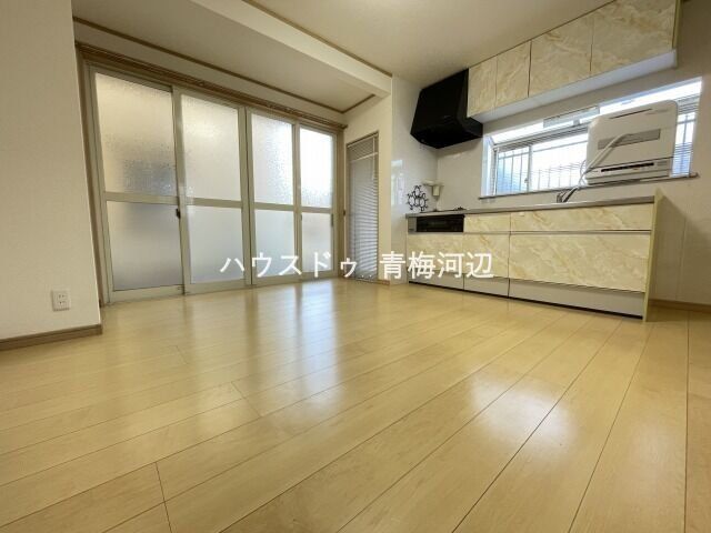 Renovated 5DK House for Sale in Ome, Tokyo with Loft and Garage - Thumbnail 4
