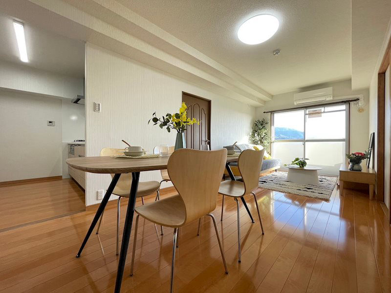 4LDK Apartment in Kitakyushu with South-Facing Balcony - Thumbnail 3