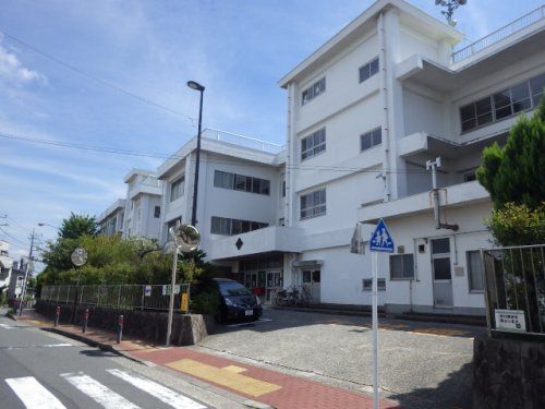2LDK Apartment Near Kinugasa Station in Yokosuka - Thumbnail 2