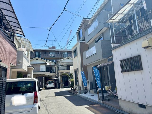 Modern 3-Story House in Yaoshi, Osaka - 3LDK Layout - Thumbnail 2
