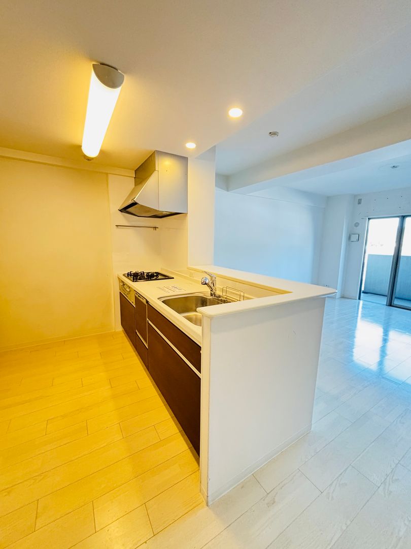 3LDK Apartment for Sale in Utazu, Kagawa - 70.53m² - Thumbnail 3