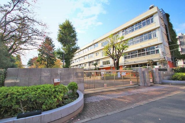 3LDK Detached House for Sale in Sangenjaya, Setagaya - Thumbnail 3