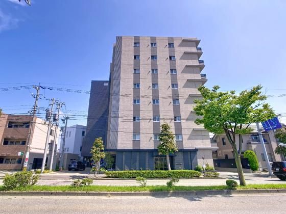 Top-Floor 2SLDK Apartment for Sale near Kanazawa Station - Thumbnail 2