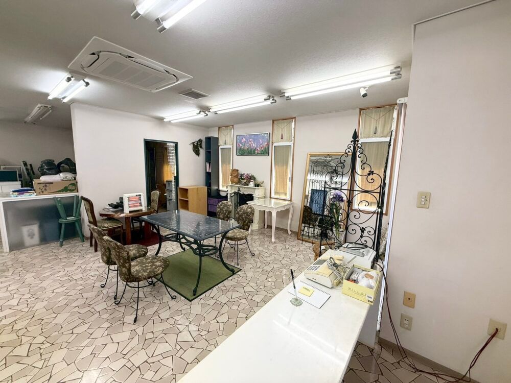 Mixed-Use Property with Shop in Fuchu City, Hiroshima - Thumbnail 4
