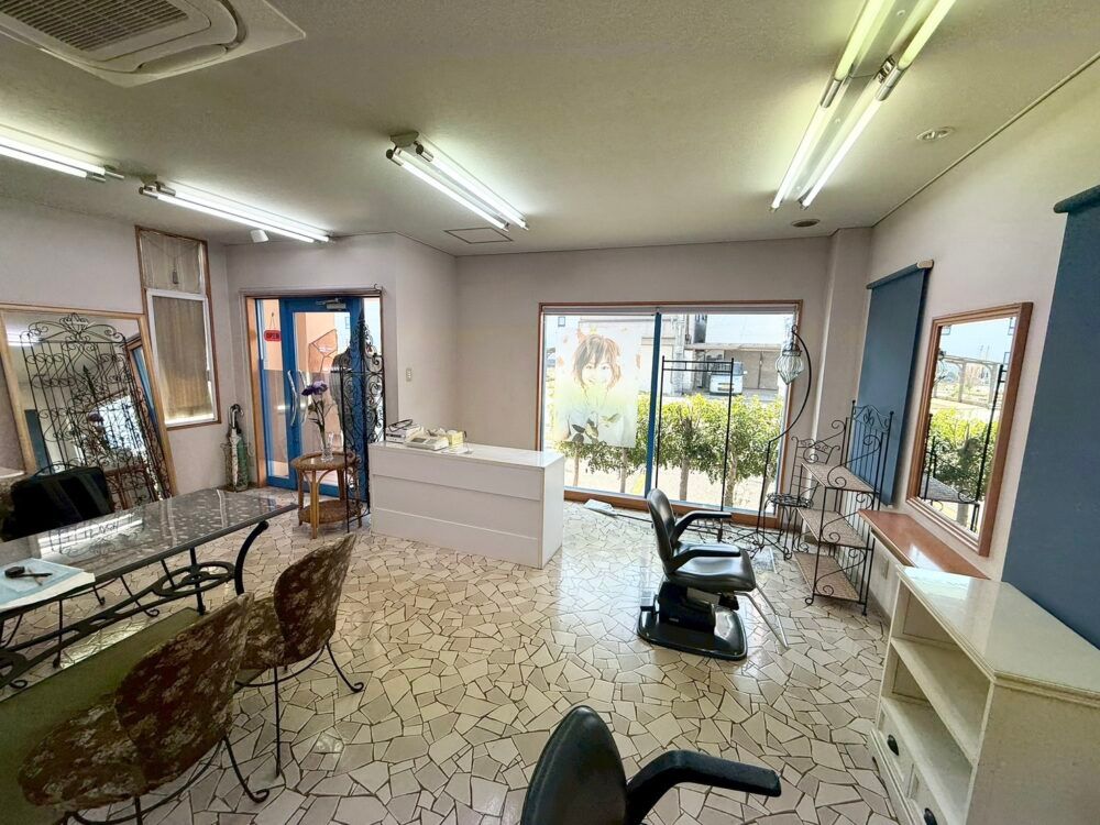 Mixed-Use Property with Shop in Fuchu City, Hiroshima - Thumbnail 2