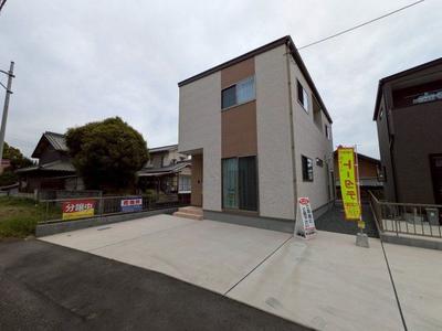 4LDK Modern House in Onomichi with Mountain Views — Image 1, Onomichi, Hiroshima