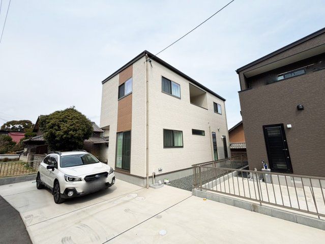 4LDK Modern House in Onomichi with Mountain Views - Thumbnail 3