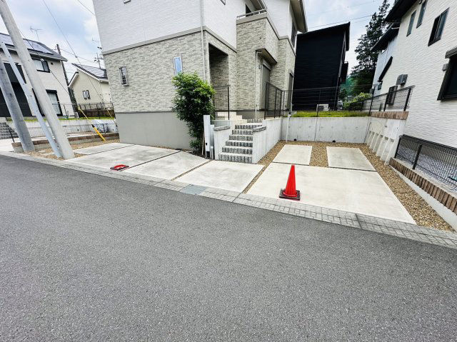 Modern 4LDK House in Utsunomiya with Solar Panels - Thumbnail 4