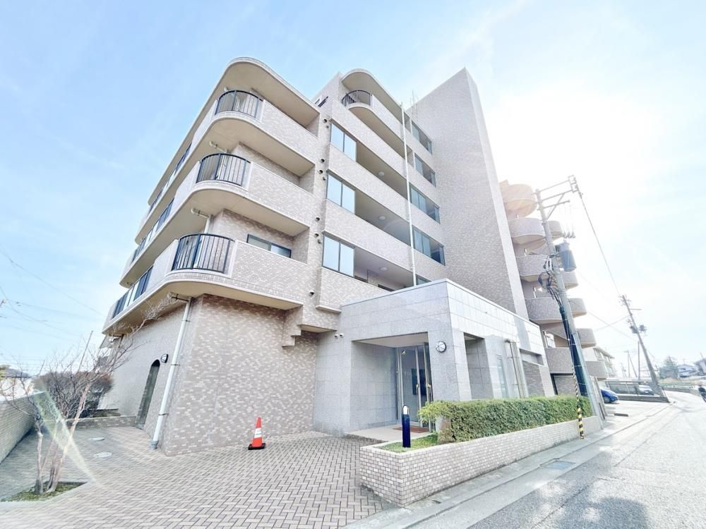 Refurbished 3LDK Apartment Near Aoyama Station, Niigata - Thumbnail 2