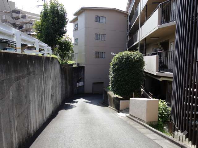 3LDK Apartment in Takarazuka Green Mansion | 78.06m² - Thumbnail 3