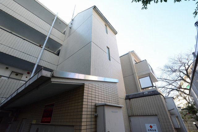Compact 1R Apartment Near Mondo Yakujin Station, Nishinomiya - Thumbnail 3
