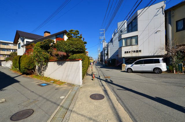 Compact 1R Apartment Near Mondo Yakujin Station, Nishinomiya - Thumbnail 2