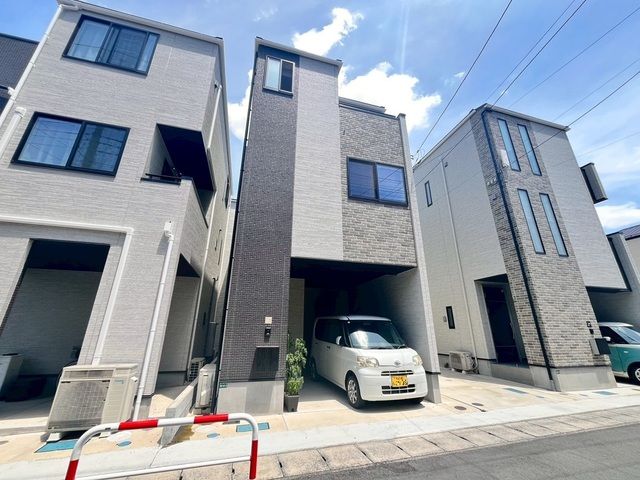 Modern 3-Story House in Saitama's Urawa Ward - Thumbnail 2