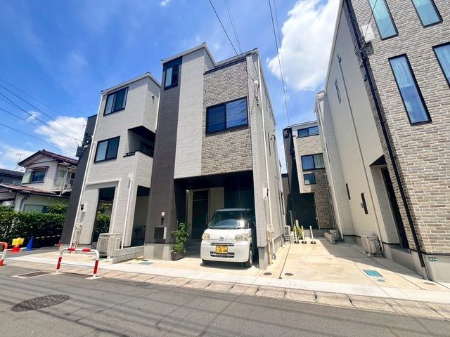 Modern 3-Story House in Saitama's Urawa Ward - Thumbnail 3