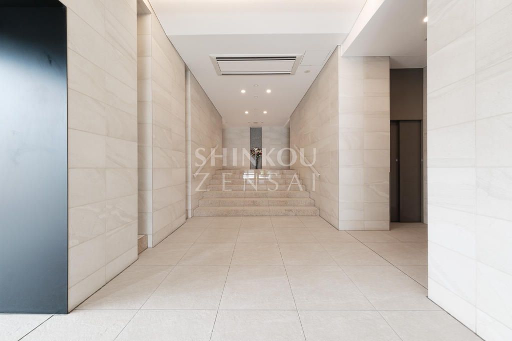 Premist Koriyama StationCross 4LDK Apartment with Garden Terrace - Thumbnail 3
