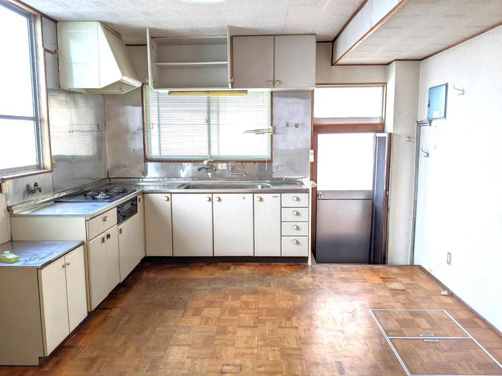 9SLDK Coastal Home in Fukuyama with 363sqm Land - Thumbnail 4