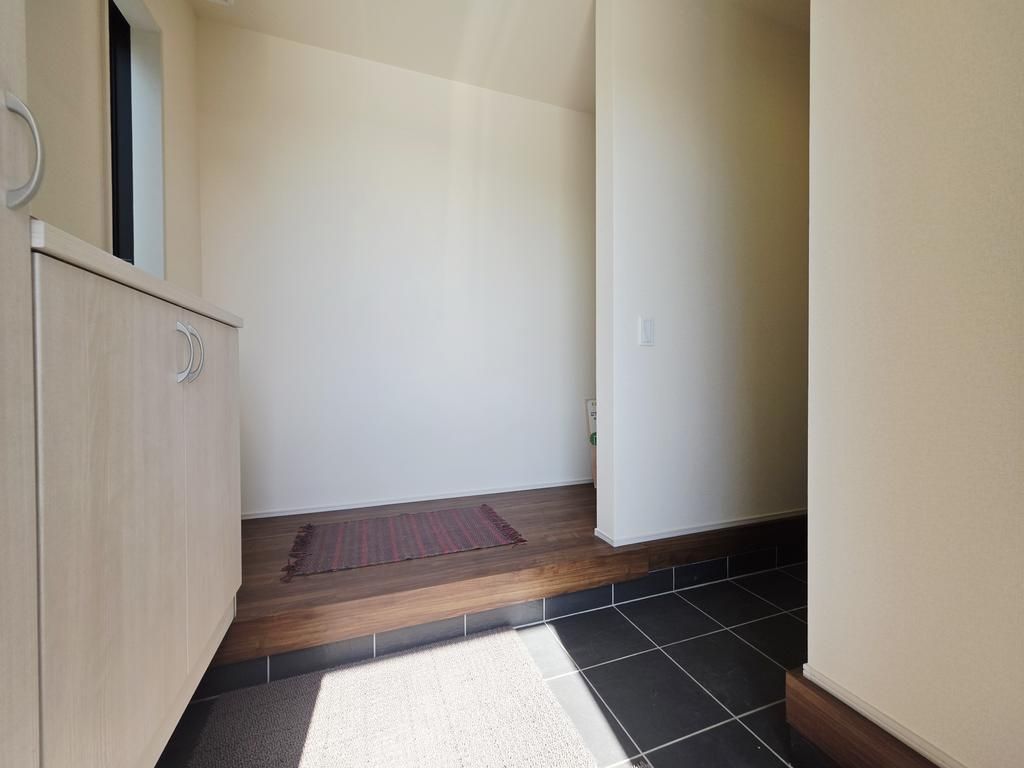 New 4SLDK House in Maebashi with Garden & 3 Parking Spaces - Thumbnail 2