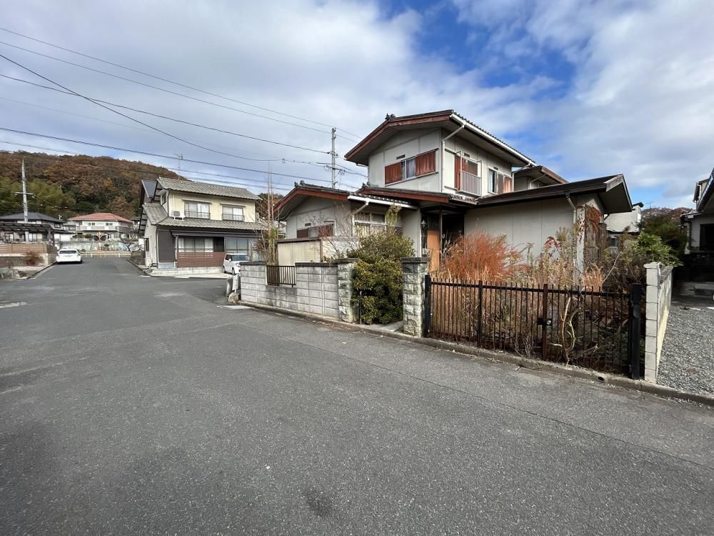Renovated 4LDK House Near Wanfuku Station, Okayama - Thumbnail 2