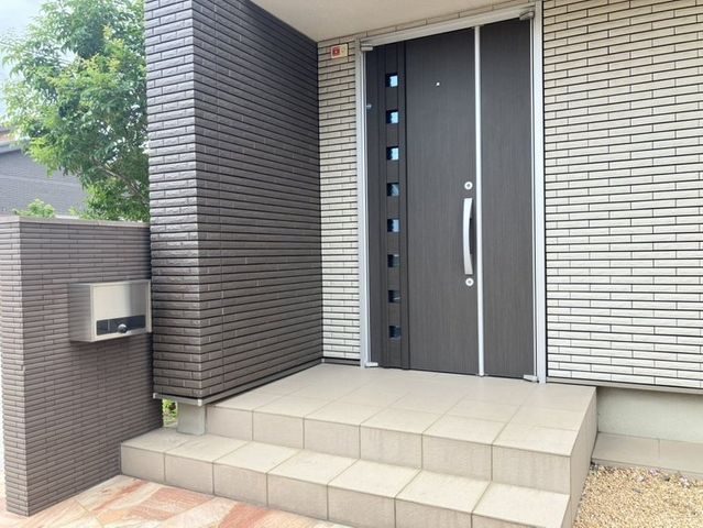 4LDK House in Sanyo-Onoda with Solar Power & Parking - Image 1