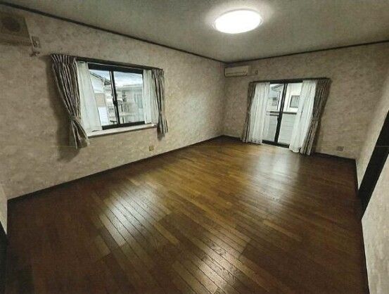 5LDK Wooden House for Sale in Gotemba, Shizuoka - Thumbnail 2