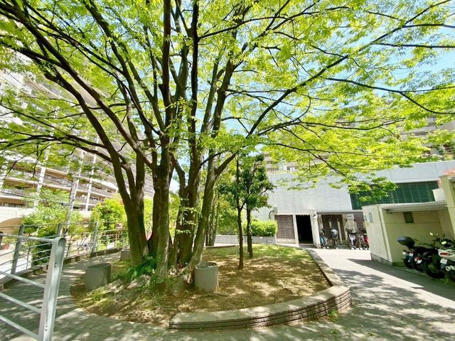 3LDK Apartment for Sale in Koto City, Tokyo - Thumbnail 2