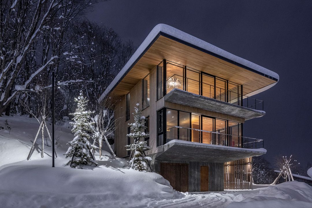 Luxury 4-Bedroom House in Niseko Hirafu with Annex - Thumbnail 2