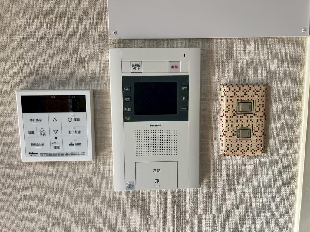 3DK Apartment for Sale in Wakayama City with Dual Balconies - Image 1