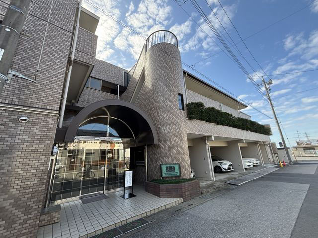 Renovated 3LDK Apartment in Kawaguchi with South Balcony - Thumbnail 2