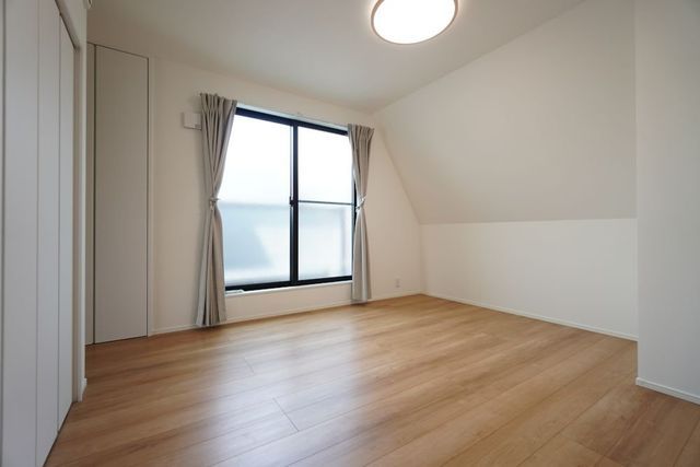 Modern 3-Story House in Setagaya's Kitazawa, 4 Min from Station - Thumbnail 3
