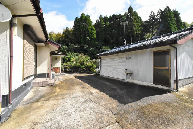 Spacious 6DK house with land in Satsumasendai - Thumbnail 3