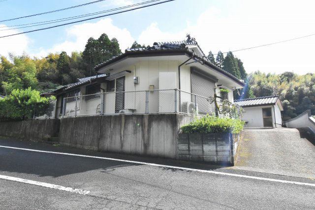 Spacious 6DK house with land in Satsumasendai - Thumbnail 2