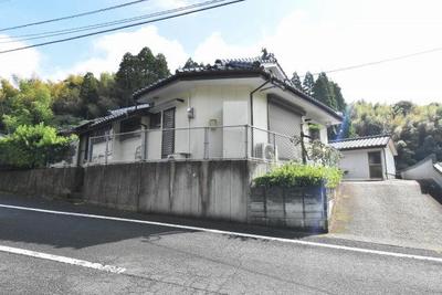Spacious 6DK house with land in Satsumasendai — Image 1, Satsumasendai, Kagoshima