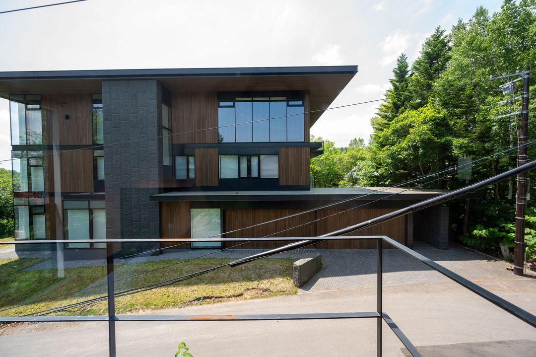Modern 3-Bedroom House for Sale in Niseko Hirafu, Kutchan, Hokkaido - Thumbnail 4