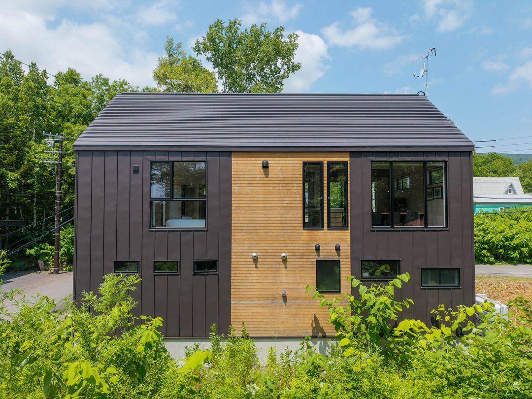 Modern 3-Bedroom House for Sale in Niseko Hirafu, Kutchan, Hokkaido - Thumbnail 2