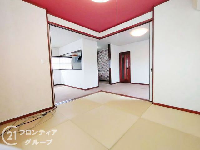 8SLDK Family Home in Takasago with Parking - Thumbnail 3