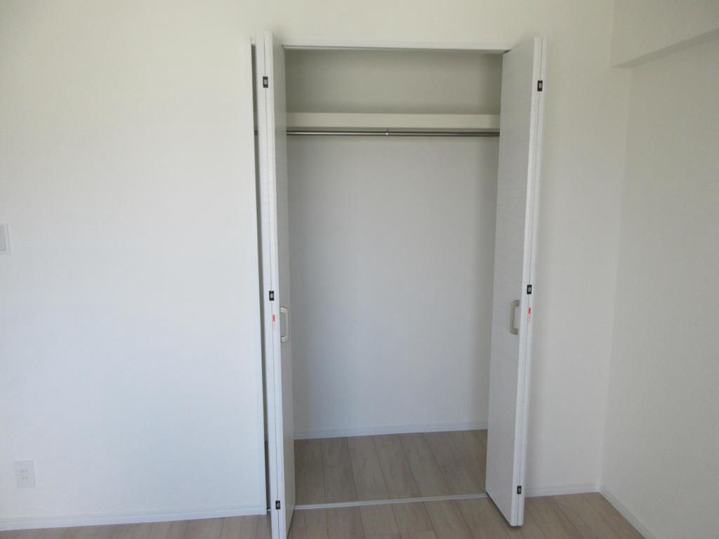 Renovated 2LDK Apartment Near Teraji Station, Hiroshima - Thumbnail 3
