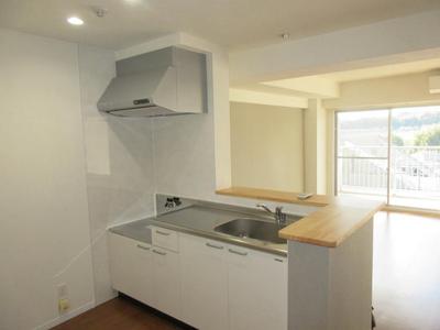 Renovated 2LDK Apartment Near Teraji Station, Hiroshima — Image 1, Higashihiroshima, Hiroshima