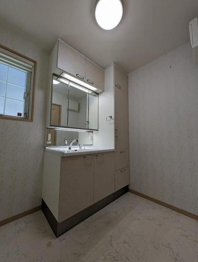 Spacious 4LDK House with Solar Panels in Aisai City — Image 4, Aisai, Aichi