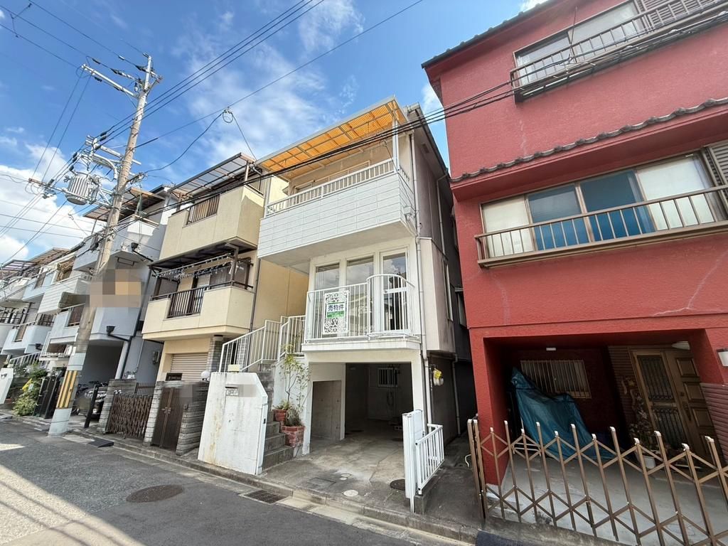 3-Story 3LDK House for Sale in Takatsuki, Osaka with Parking - Thumbnail 2