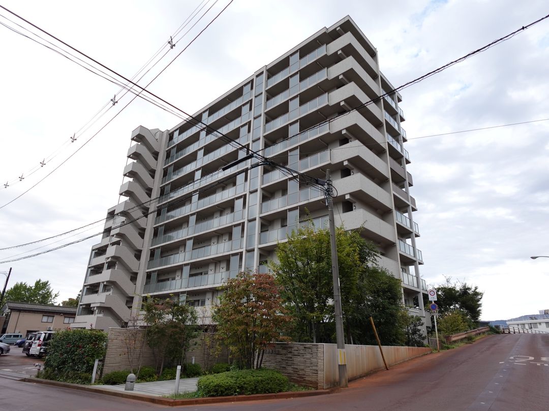 2LDK Apartment for Sale in Nagaoka with River Views - Thumbnail 2