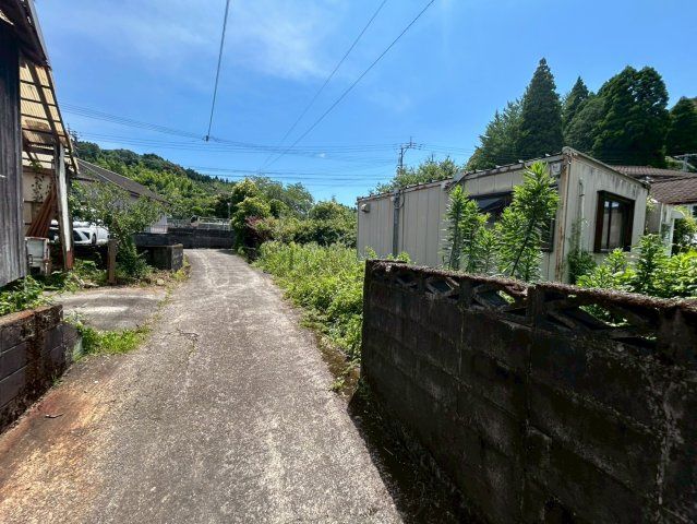 Land for Sale in Soo City Kagoshima - 409.36 sqm Plot with Old House - Thumbnail 3