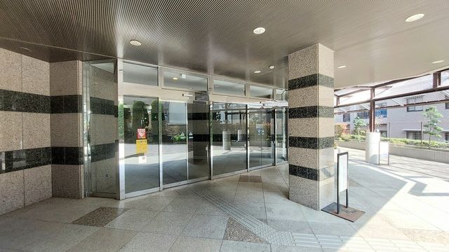 3LDK Apartment on 30th Floor in Tokorozawa, Saitama - Thumbnail 2