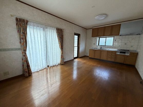 Sea View 3LDK Wooden House for Sale in Mihara, Hiroshima - Thumbnail 4