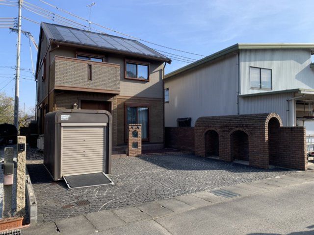 6LDK Solar-Powered House in Omihachiman with Sekisui Heim Construction - Image 1