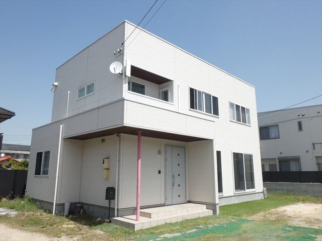 4SLDK Family House in Okayama Minami Ward with 8 Car Parks - Thumbnail 2