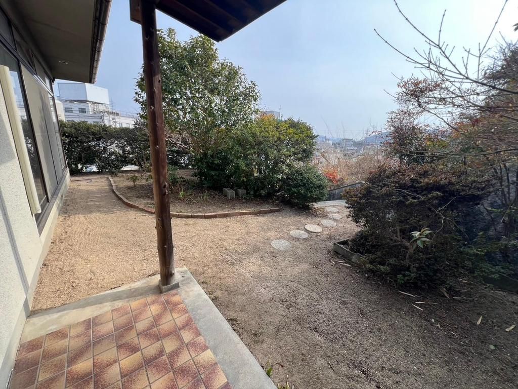 Traditional Japanese Home in Onomichi with Scenic Views - Thumbnail 3